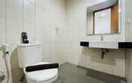 Toilet Kamar 7 Cozy Studio Room At Dago Suites Apartment