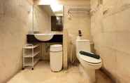 Toilet Kamar 7 Strategic And Spacious 2Br At Apartment Braga City Walk