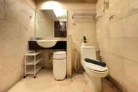 Toilet Kamar Strategic And Spacious 2Br At Apartment Braga City Walk