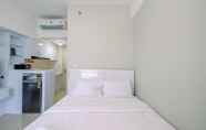 Kamar Tidur 5 Nice And Comfy Studio At Springlake Summarecon Apartment