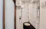 In-room Bathroom 4 Cozy And Minimalist Studio Room At Sky House Bsd Apartment