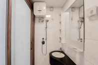 In-room Bathroom Cozy And Minimalist Studio Room At Sky House Bsd Apartment
