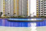 Kolam Renang Comfy And Spacious 2Br At Springlake Summarecon Apartment Bekasi