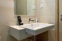 Toilet Kamar Cozy And High Floor 1Br At Sedayu City Suites Kelapa Gading Apartment