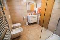 Phòng tắm bên trong Apartma Rombon Brdo