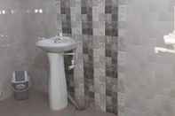 In-room Bathroom Goroomgo International Guest   Gorakhpur
