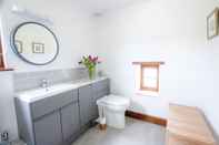 In-room Bathroom Rose Cottage - Great Lunnon Farm