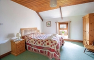 Bedroom 2 Rose Cottage - Great Lunnon Farm