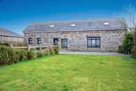 Exterior East Pilton Farm Holiday Cottage