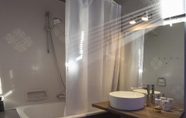 In-room Bathroom 6 Art Apartment in Rovinj