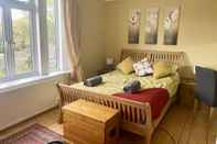 Bedroom Stone Cottages with garden and parking