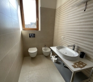 In-room Bathroom 6 Charming 1-bed Apartment in Montepulciano