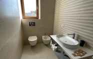 In-room Bathroom 6 Charming 1-bed Apartment in Montepulciano