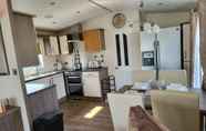 Phòng ngủ 3 Remarkable 2-bed Lodge in Clacton-on-sea