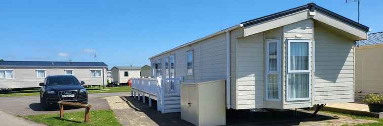 Bên ngoài Remarkable 2-bed Lodge in Clacton-on-sea