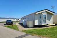 Exterior Remarkable 2-bed Lodge in Clacton-on-sea