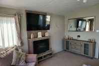Common Space Remarkable 2-bed Lodge in Clacton-on-sea