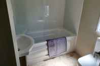In-room Bathroom Remarkable 2-bed Lodge in Clacton-on-sea