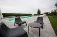 Swimming Pool Langhe Apartment in Bottega di Rosanna