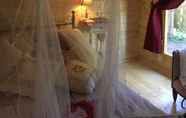 Bedroom 7 La cabane Romantique et sa balneotherapie