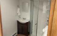 Toilet Kamar 2 Trophy Lodge Accommodations