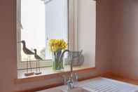 In-room Bathroom Caldey Island View - Sea Views Log Burner Close to Beach