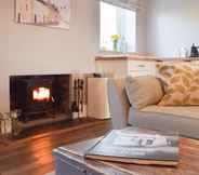 Common Space 2 Caldey Island View - Sea Views Log Burner Close to Beach