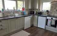 Kamar Tidur 4 Inviting 3-bed Cottage Close to Pwllheli