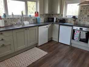 Kamar Tidur 4 Inviting 3-bed Cottage Close to Pwllheli