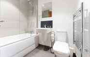 In-room Bathroom 3 Beautiful Apartment Worcester - Amazing Location Parking