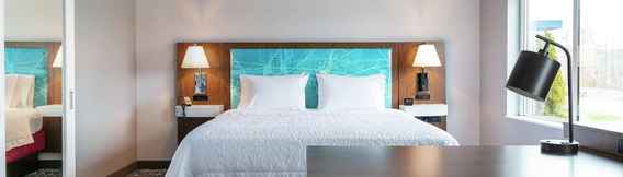 Bedroom 2 Hampton Inn By Hilton Cornwall