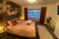 Bedroom Charming 3-bed House Near Central Manchester