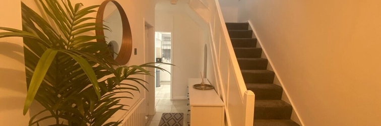 Lobby Charming 3-bed House Near Central Manchester