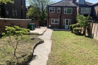 Exterior Charming 3-bed House Near Central Manchester