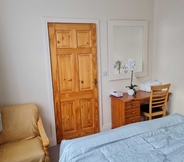 Bedroom 4 Charming 1-bed Apartment in Barefield