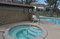 Swimming Pool 029 - Lakefront Luxury