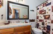 In-room Bathroom 7 018 - Bearly Home