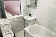 In-room Bathroom 4 Bedroom Lovely Home in Loughborough Town & Uni