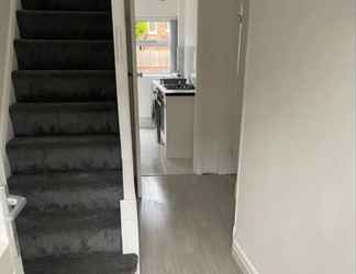 Sảnh chờ 2 4 Bedroom Lovely Home in Loughborough Town & Uni