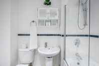 In-room Bathroom Bright and Cozy 2-bed Apartment in Dagenham