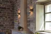 Lobby Trapela Limeni Luxury Suites