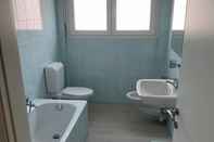 Toilet Kamar Caslano City Aparments