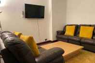 Ruang Umum Cosy 2 Bed Flat 1 in Swansea - Home Away From Home