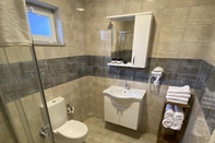 Toilet Kamar Well Hotel Edirne