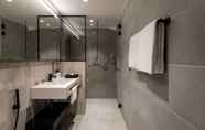 In-room Bathroom 6 Scandic Helsinki Hub