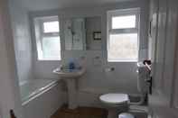 In-room Bathroom Beautiful 4 Bed House - Great Central Location - Wolverhampton