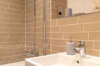 In-room Bathroom Luxurious Apartment -nec BHX Solihull