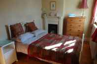 Bedroom Beautiful Country Cottage for up to 8 People - Great Staycation Location