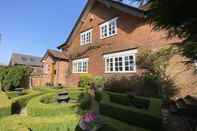 Exterior Beautiful Country Cottage for up to 8 People - Great Staycation Location