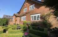 Exterior 2 Beautiful Country Cottage for up to 8 People - Great Staycation Location